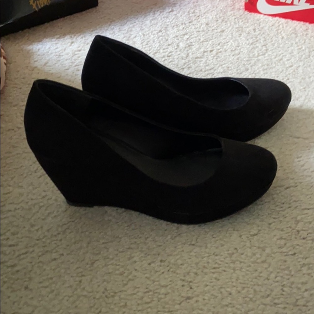 Black Wedges